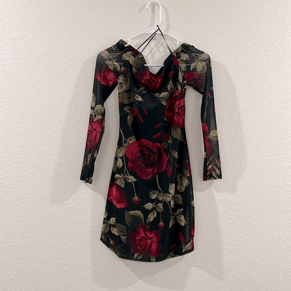 NWOT Guess Off the shoulder long sleeve Rose Dress - Size M